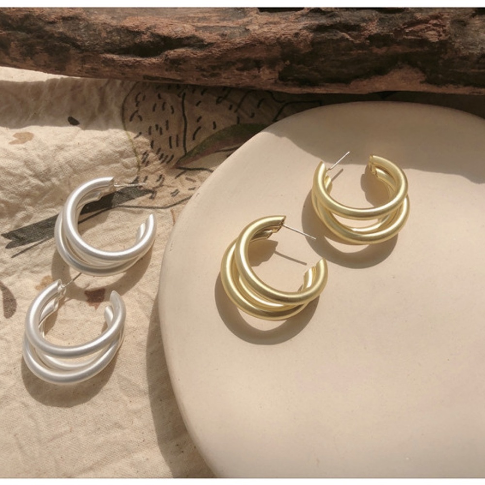 💕Last one Matte Finish Hoop Earrings - Picture 5 of 9
